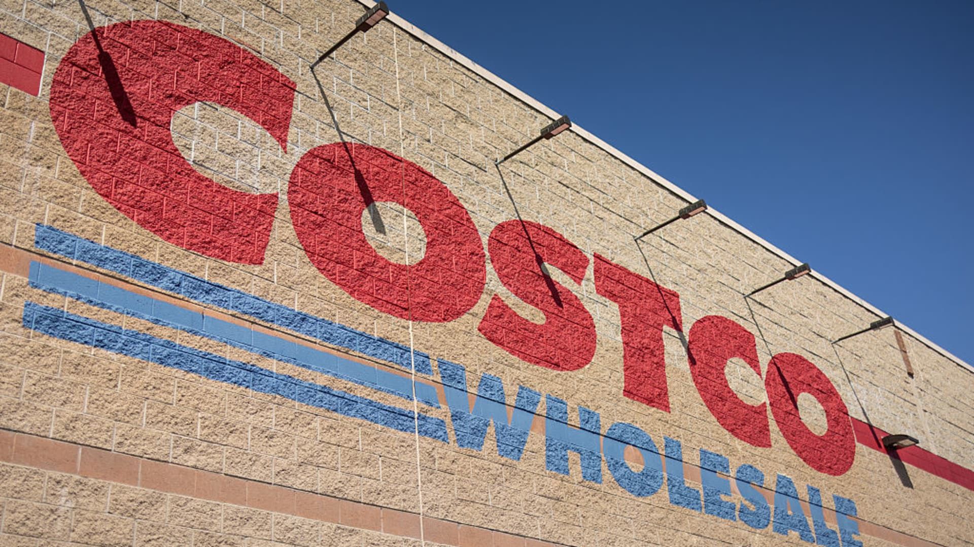 108127140-1743862848632-gettyimages-2207986352-20250404_jlc_costco_6538.jpeg
