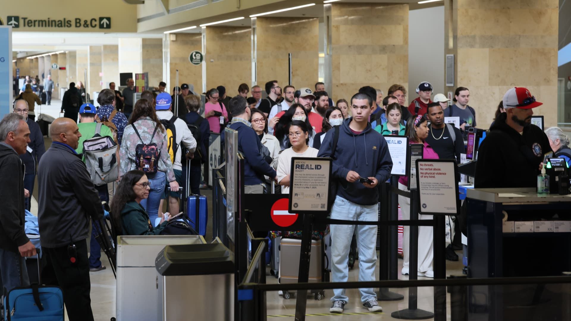 108142492-1746647949080-gettyimages-2213291381-1505425-me-real-id-airports-09.jpeg