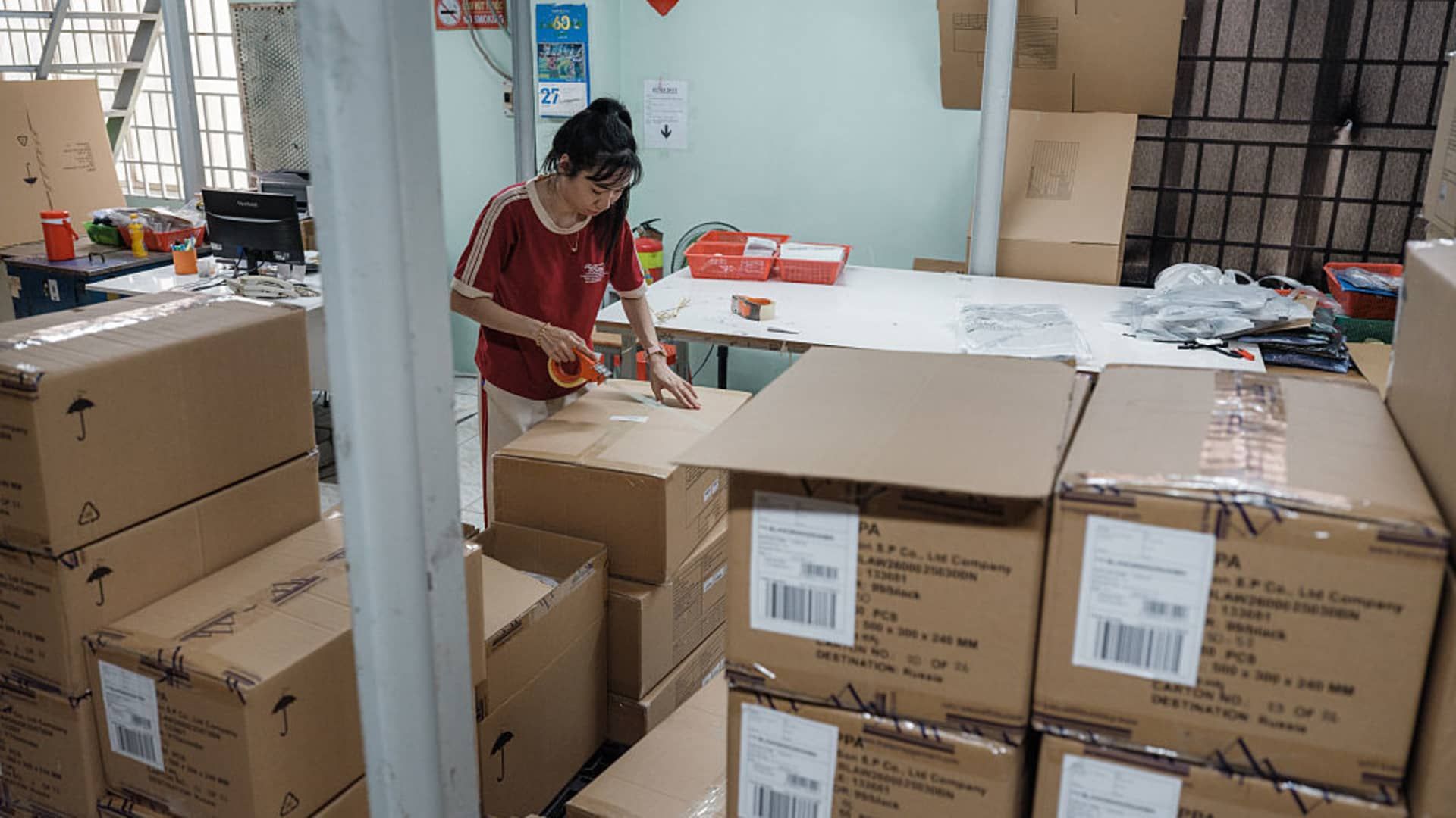 108167481-1751535845326-gettyimages-2209370011-VIETNAM_GARMENT.jpeg