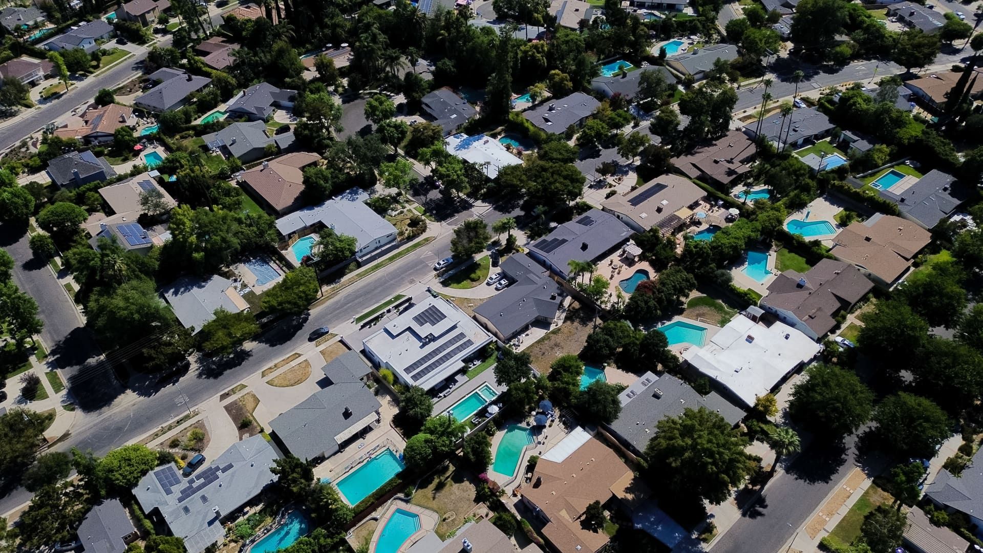 108175707-1753277341272-gettyimages-2224475962-US_MORTGAGE_RATES.jpeg