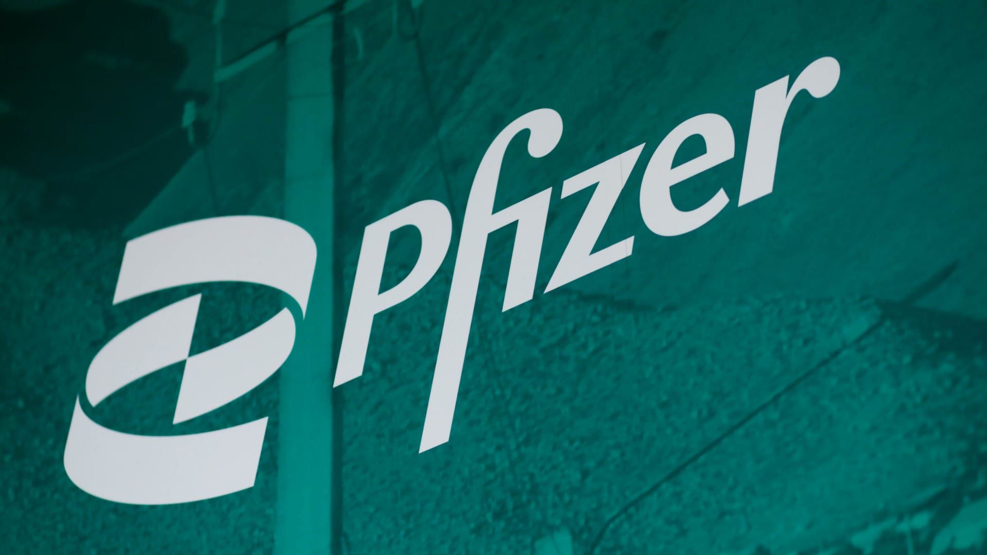 108181220-1754325547012-gettyimages-1971421131-pfizer34.jpeg