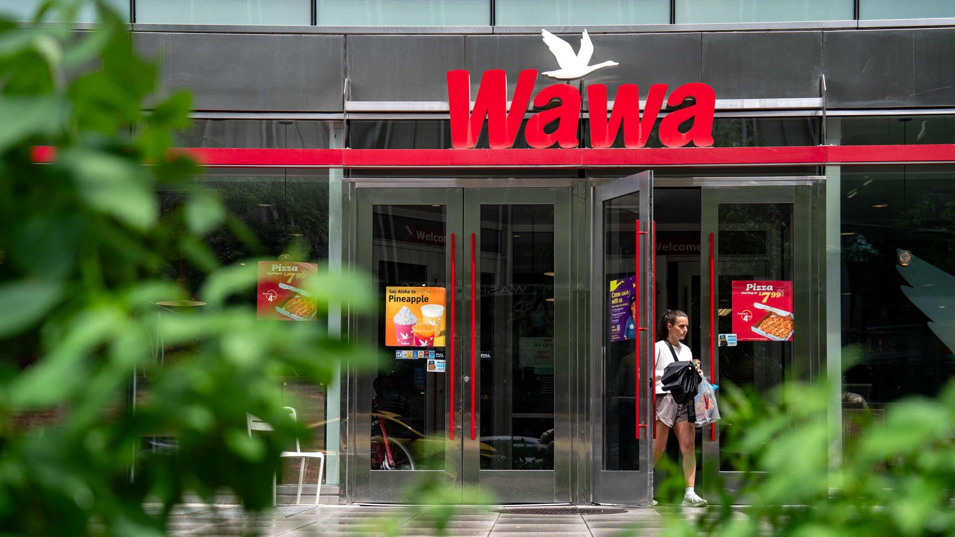 108198184-1757692349455-gettyimages-2154635022-776153342_gyi-0529-wawa_KKN.jpeg