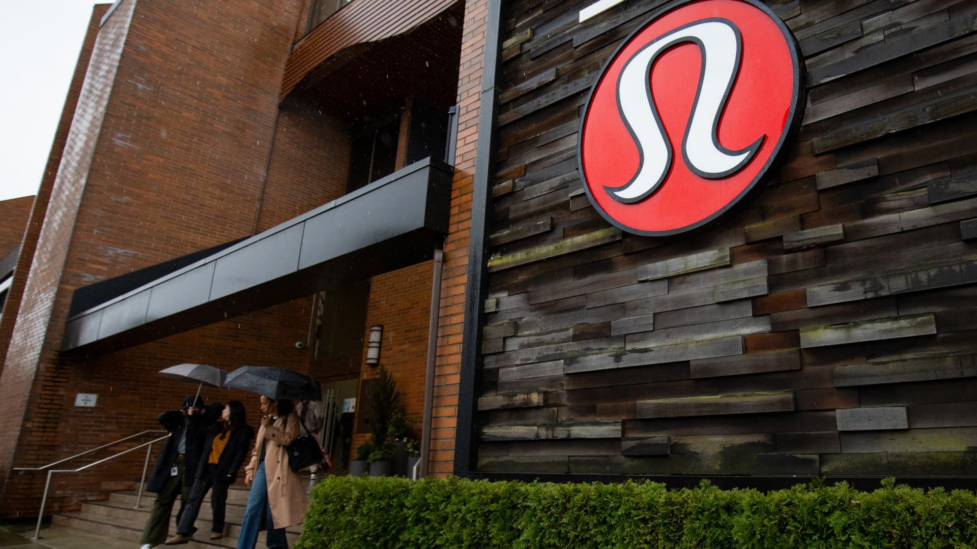 108279142-1773775898640-gettyimages-2265479539-LULULEMON_CANADA.jpeg