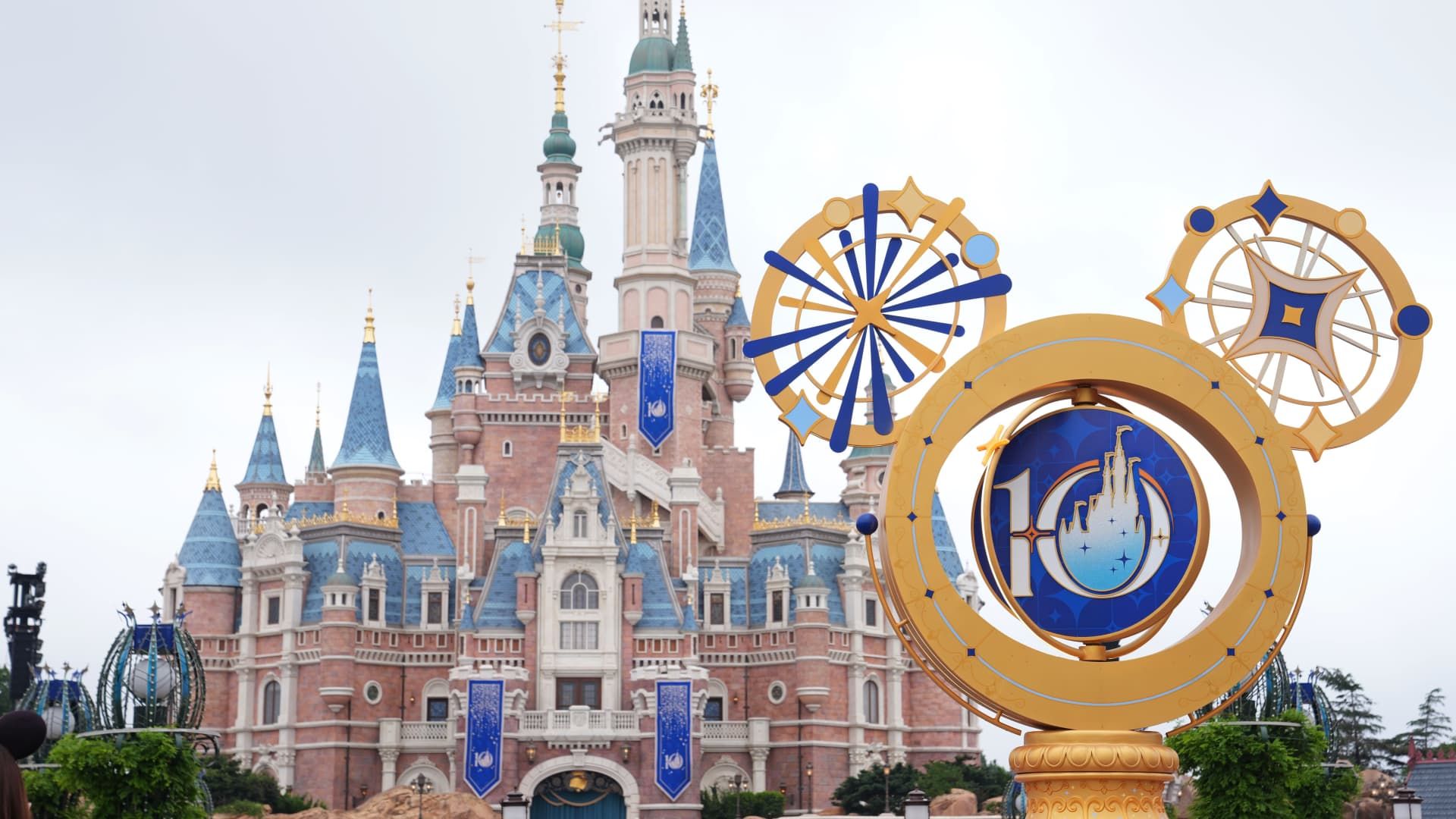 108323943-1781795437328-gettyimages-2281374098-EconomyLife_CHINA-SHANGHAI-DISNEYLAND-10TH_ANNIVERSAR.jpeg
