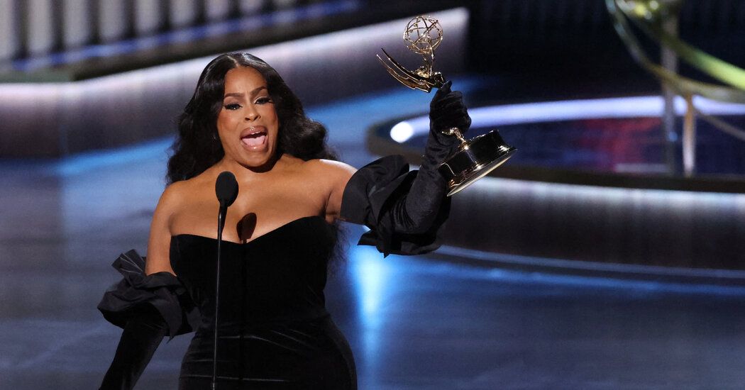 15emmy-awards-niecy-nash-glfq-facebookJumbo.jpg