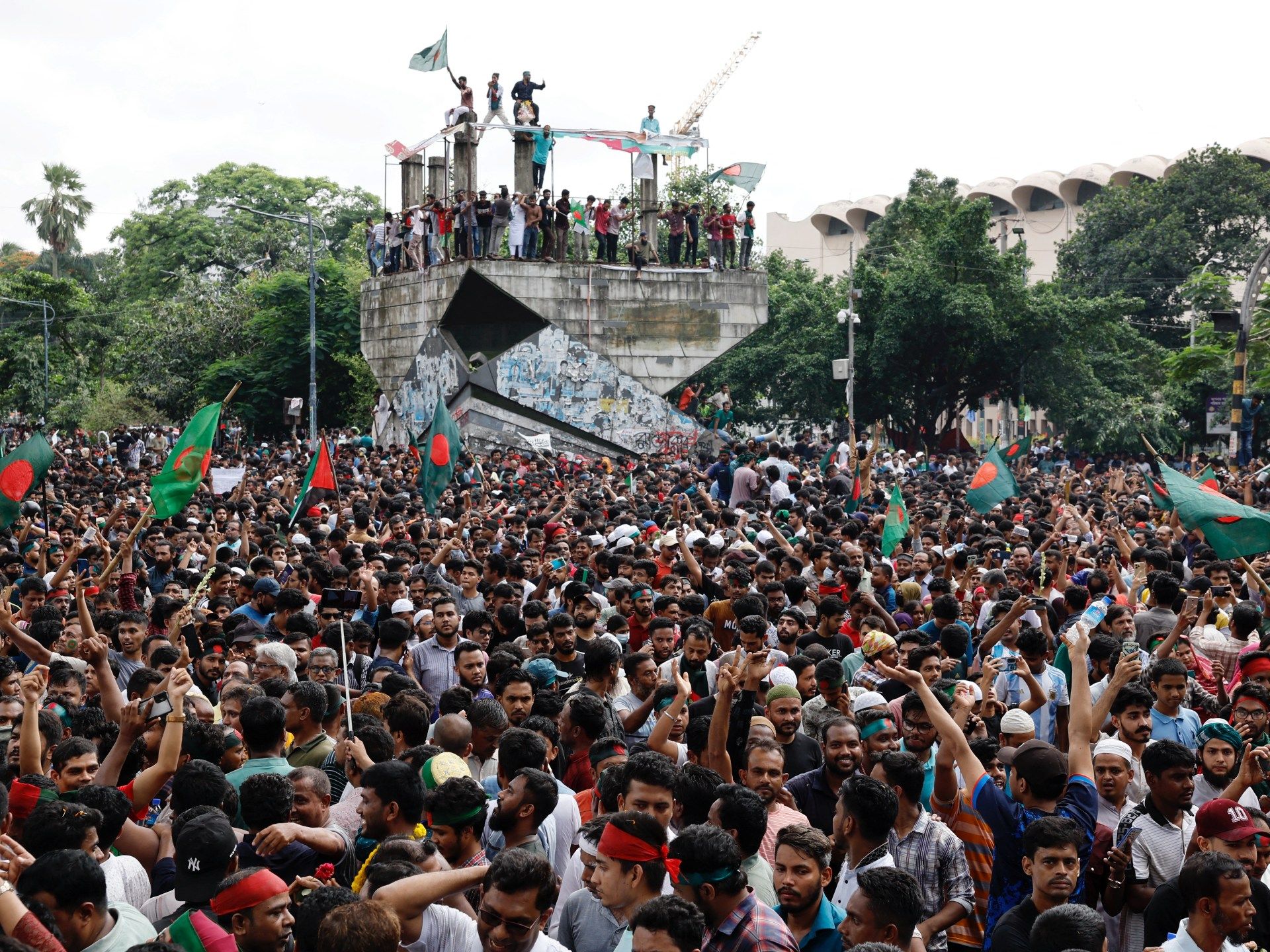 2024-08-05T101247Z_295977731_RC2L99AA6B2J_RTRMADP_3_BANGLADESH-PROTESTS-1722853065.jpg