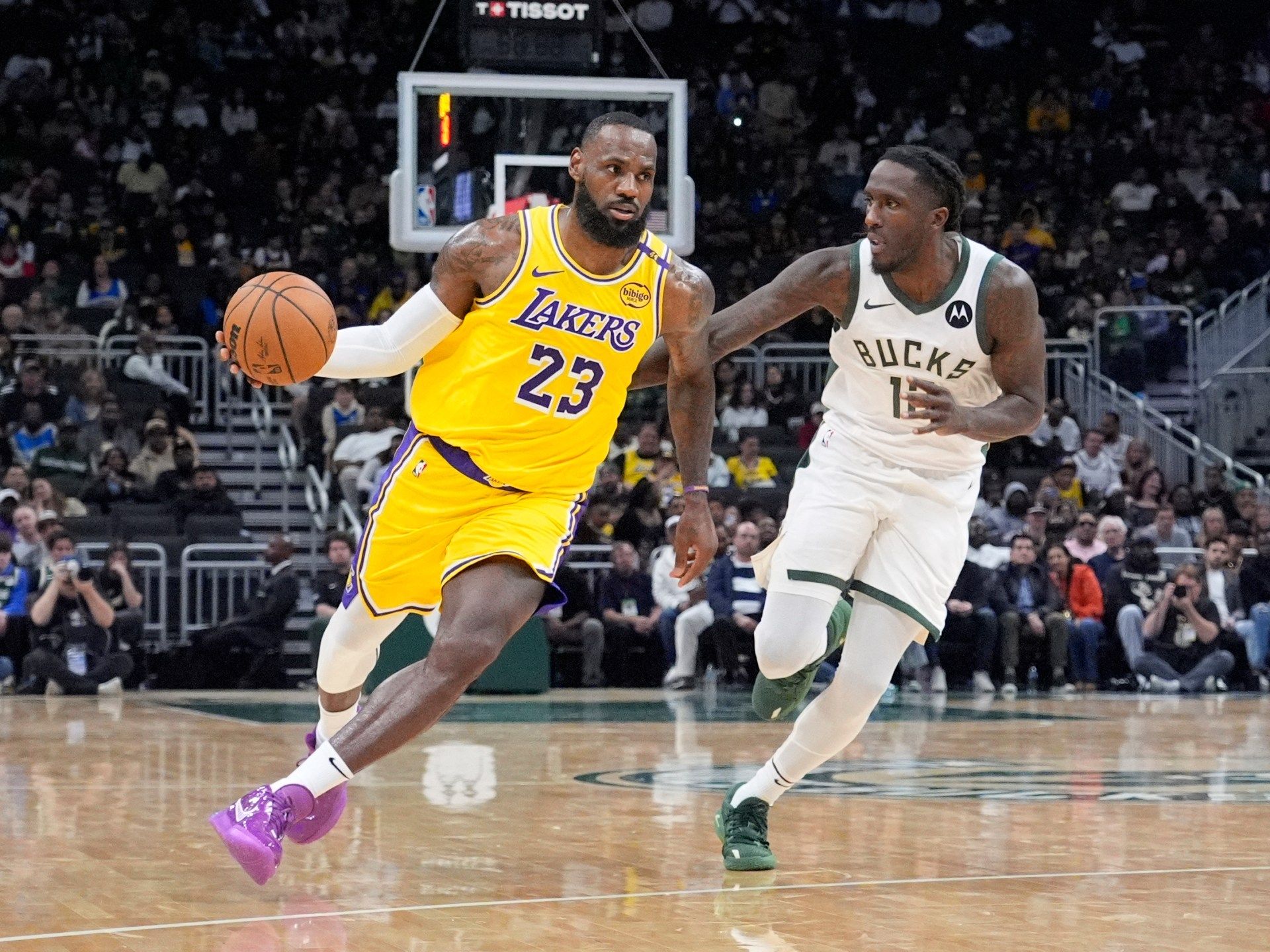 2024-10-11T013631Z_2017726860_MT1USATODAY24457004_RTRMADP_3_NBA-PRESEASON-LOS-ANGELES-LAKERS-AT-MILW.jpeg