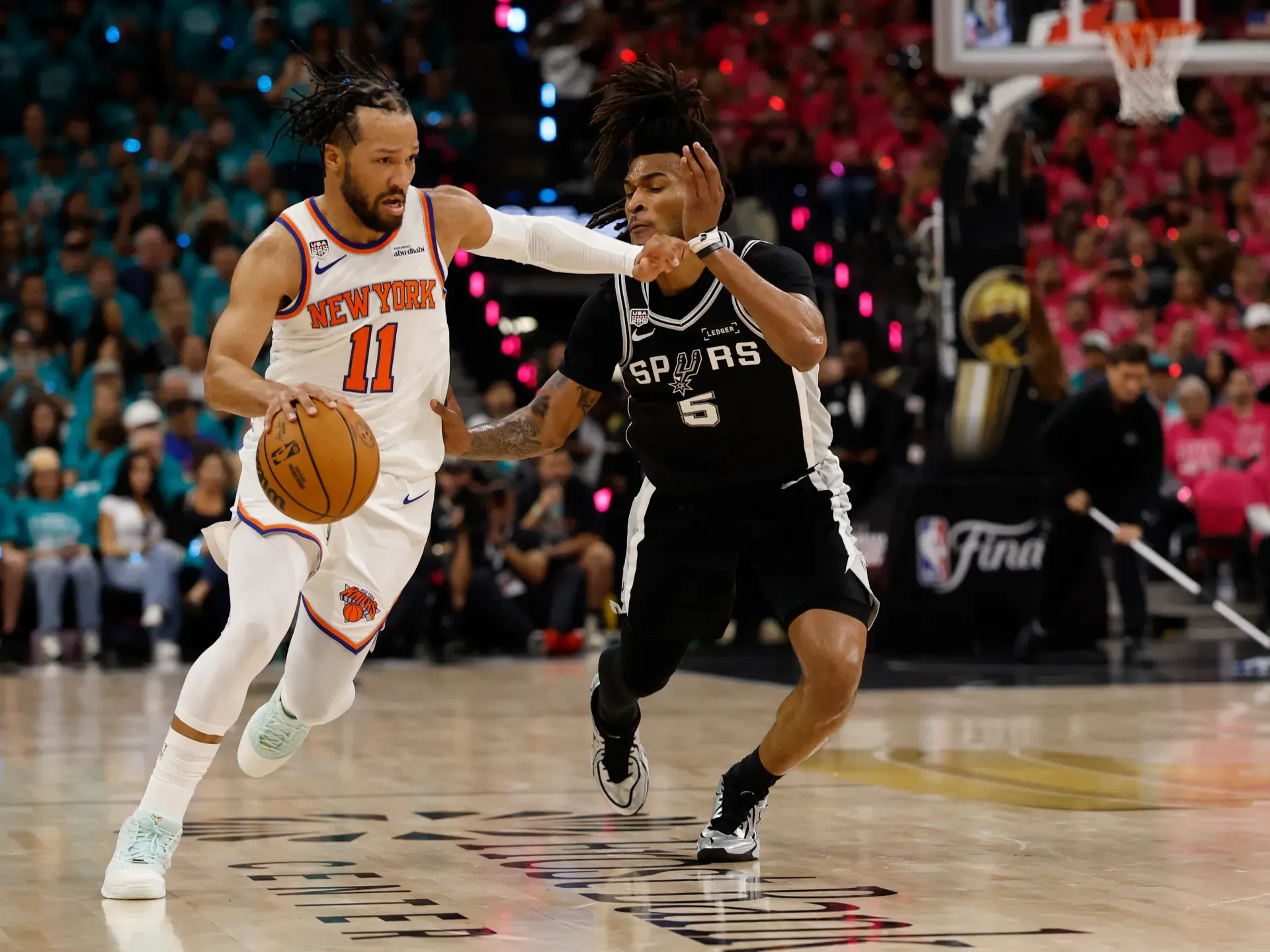 2026-06-04T013840Z_404841592_MT1USATODAY29129668_RTRMADP_3_NBA-FINALS-NEW-YORK-KNICKS-AT-SAN-ANTONIO.webp