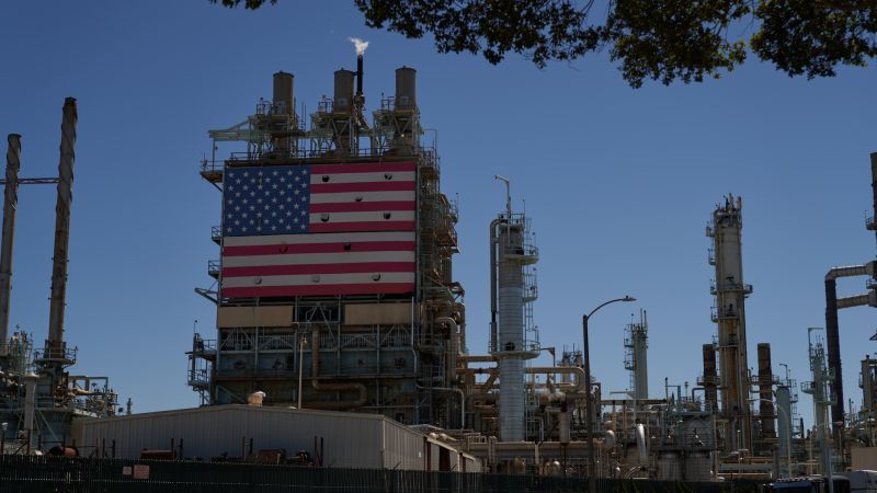 221018181511-01-ca-oil-refinery-092122.jpg