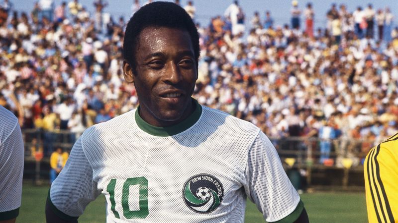 221230141332-01-pele-new-york-cosmos.jpg