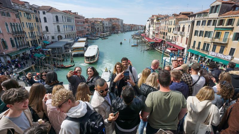 240116151338-rialto-bridge-040823.jpg