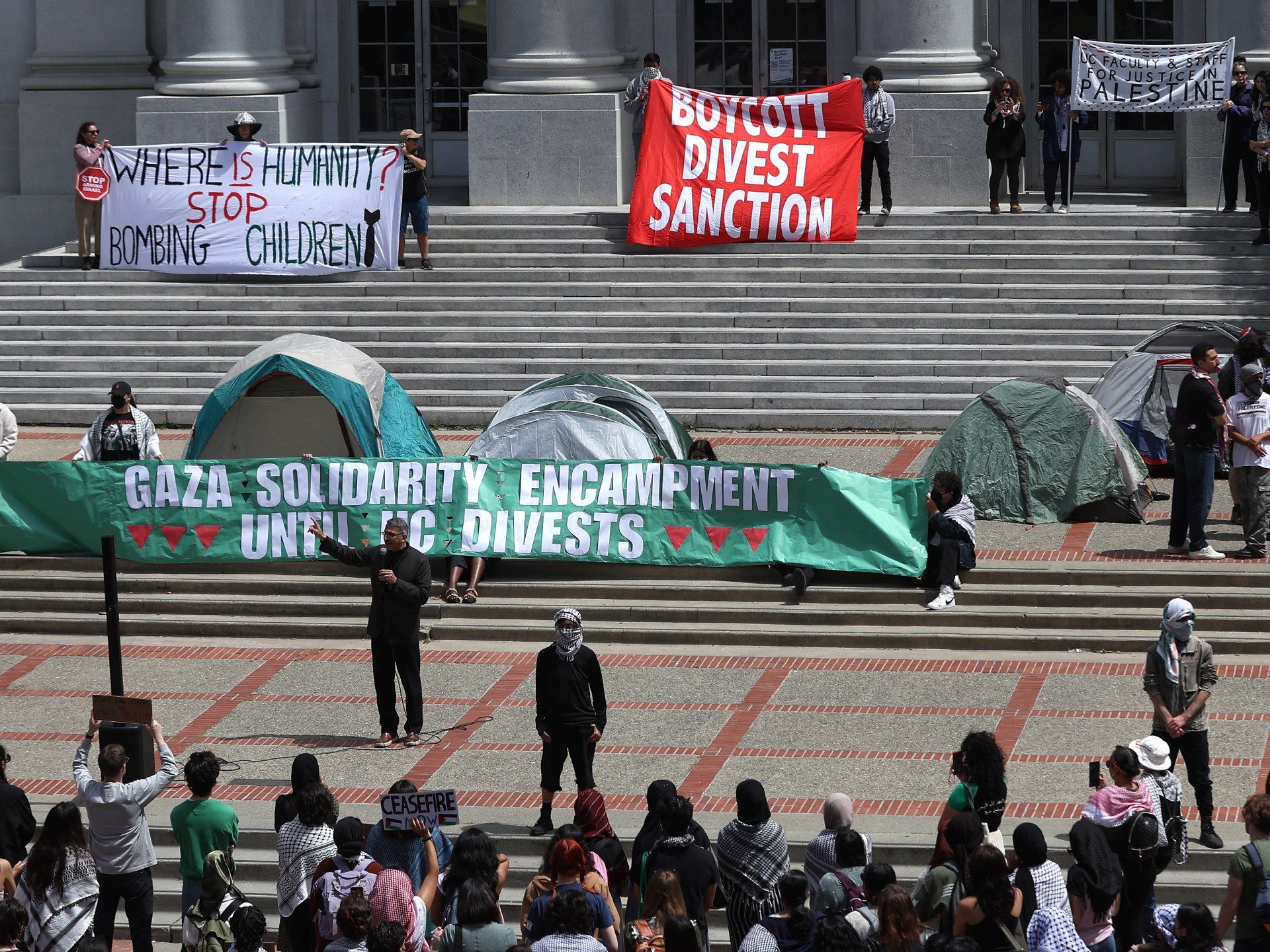 AFP__20240422__2149730466__v1__HighRes__UcBerkeleyStudentsHoldRallyInSupportOfGaza-1714017473.jpg