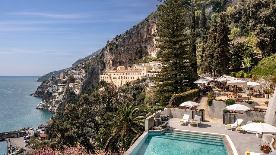 Anantara-Convento-di-Amalfi-Grand-Hotel-E28093-Aerial-Exterior-e1685537187382.jpg