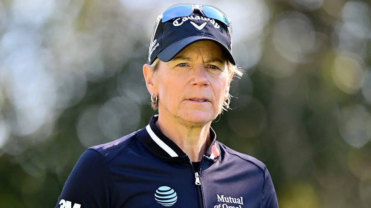 Annika_Sorenstam_looks_on.jpg