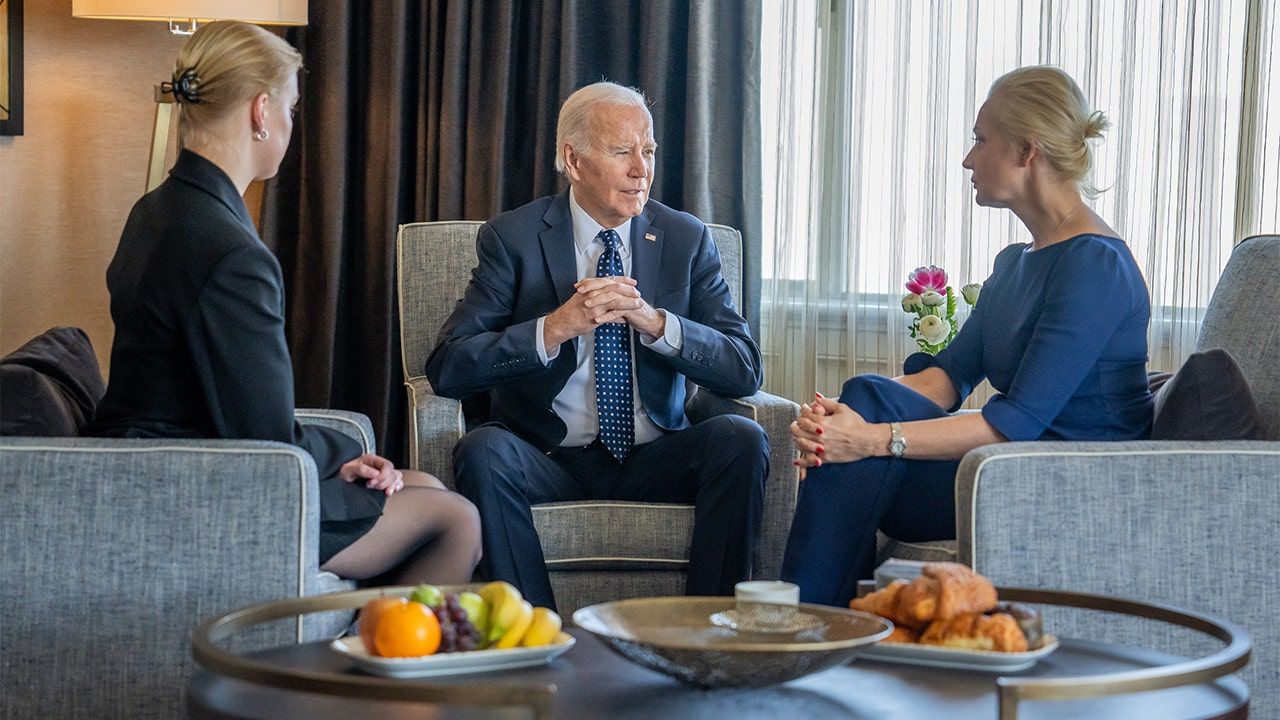 Biden-Yulia-Dasha-Navalnaya-meeting.jpg