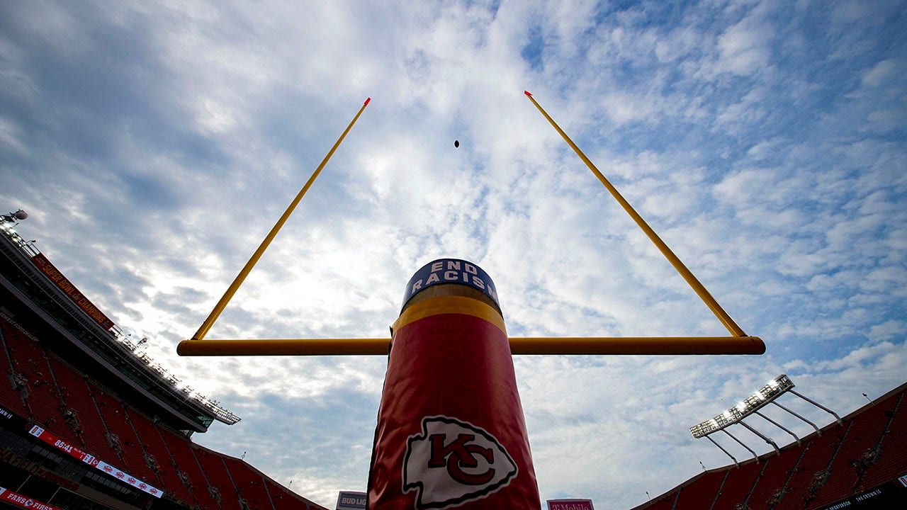 Chiefs-field-goal-post.jpg