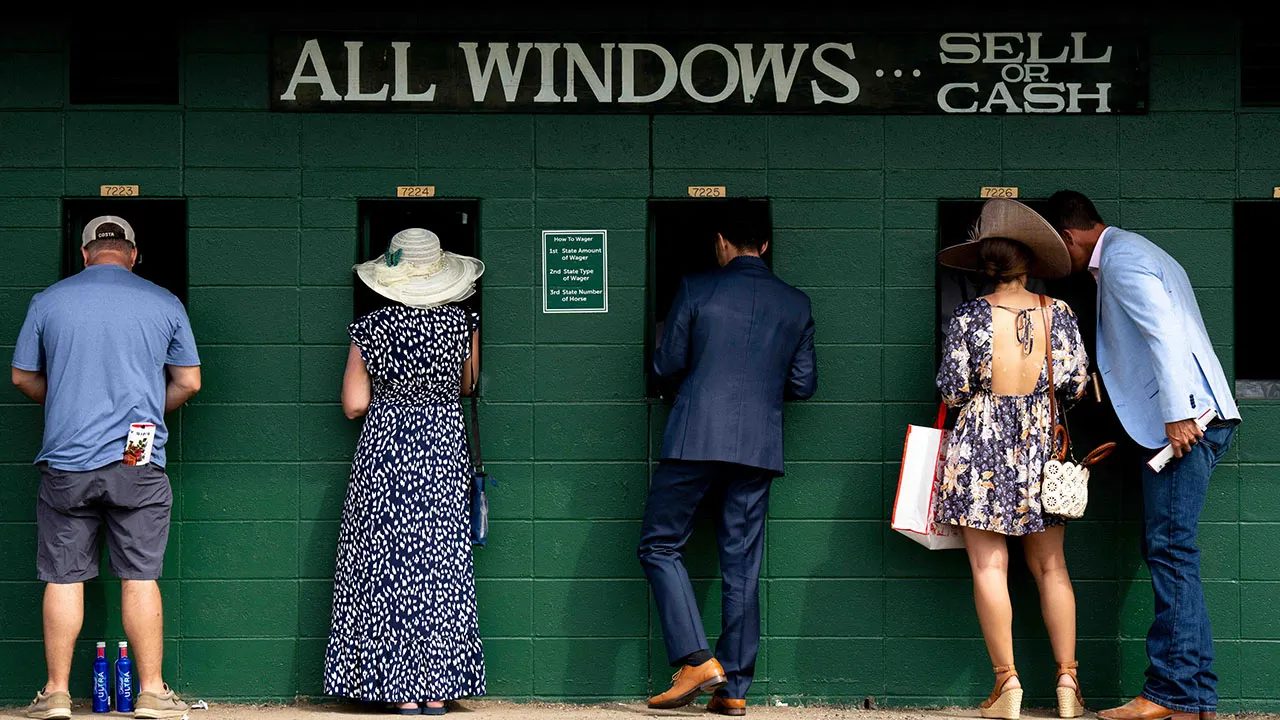 Churchill-Downs-betting-windows.jpg