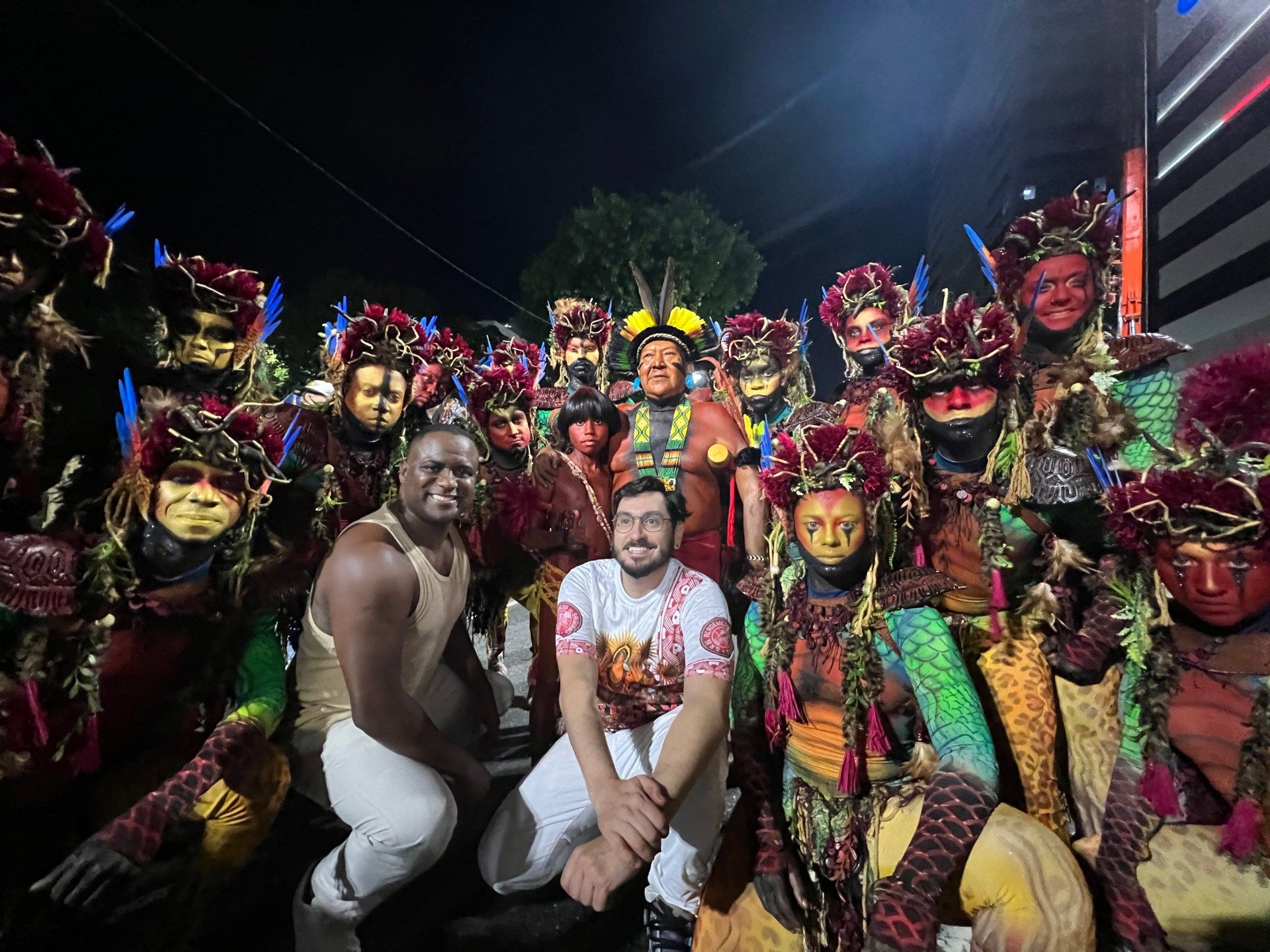 David-Kopenawa-posing-with-fans-and-revelers-from-Salgueiro-School.IMG_0397-1708027992.jpg