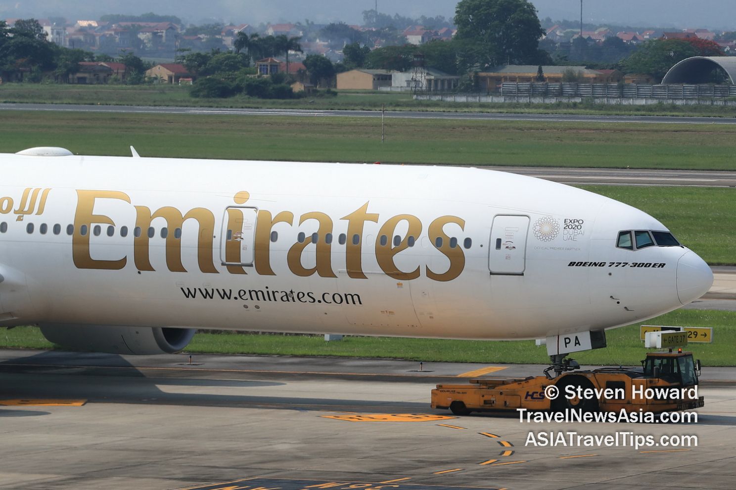 EmiratesB777300ERrA6EPA_4878.jpg