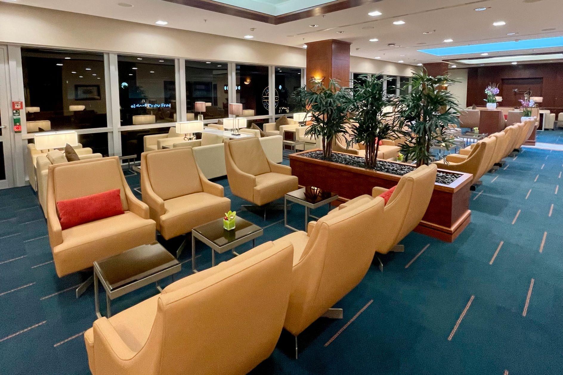 EmiratesLoungeDusseldorf.jpg