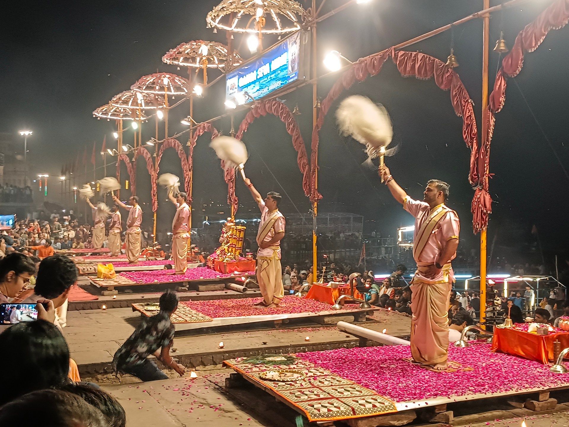 Ganga_aarati_at_Varanasi_31-1720114958.jpg