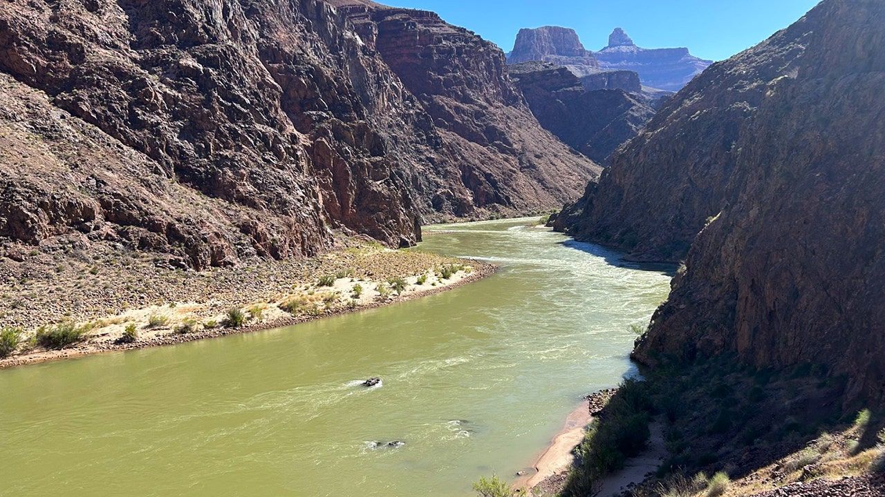 Grand-Canyon-Bright-Angel-Trail.jpg