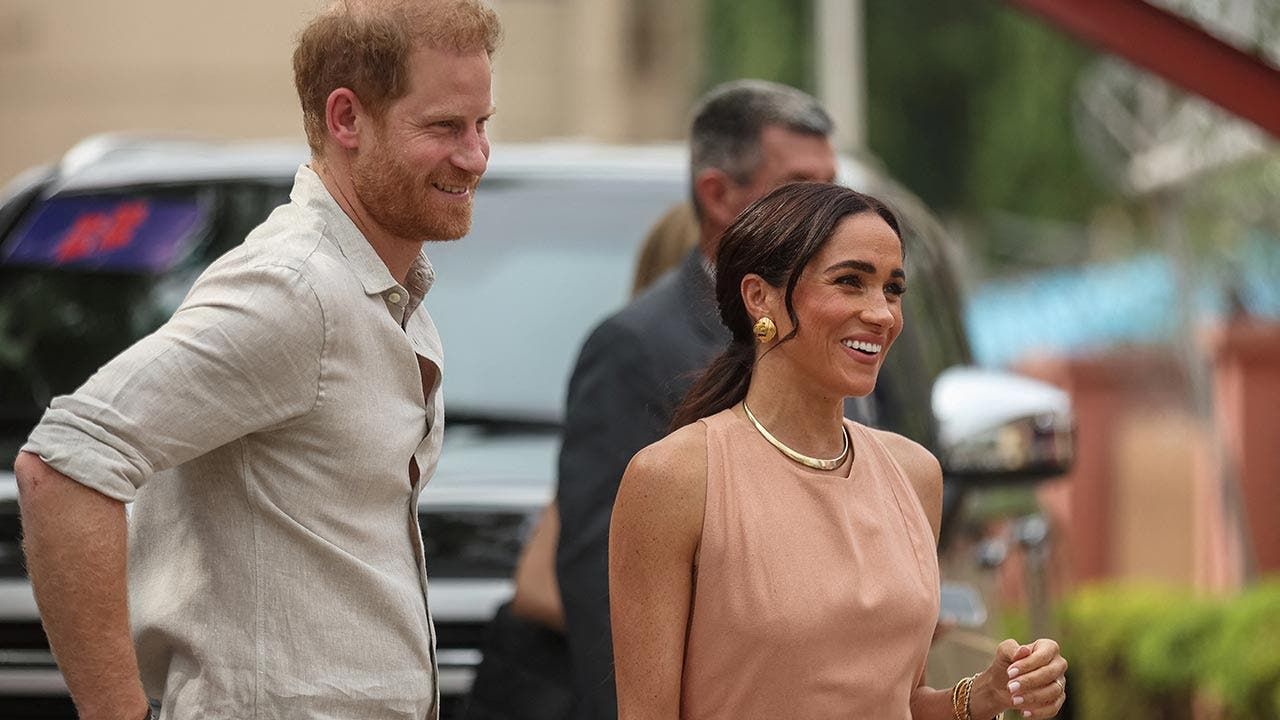 Harry-and-Meghan-in-Africa_01.jpg