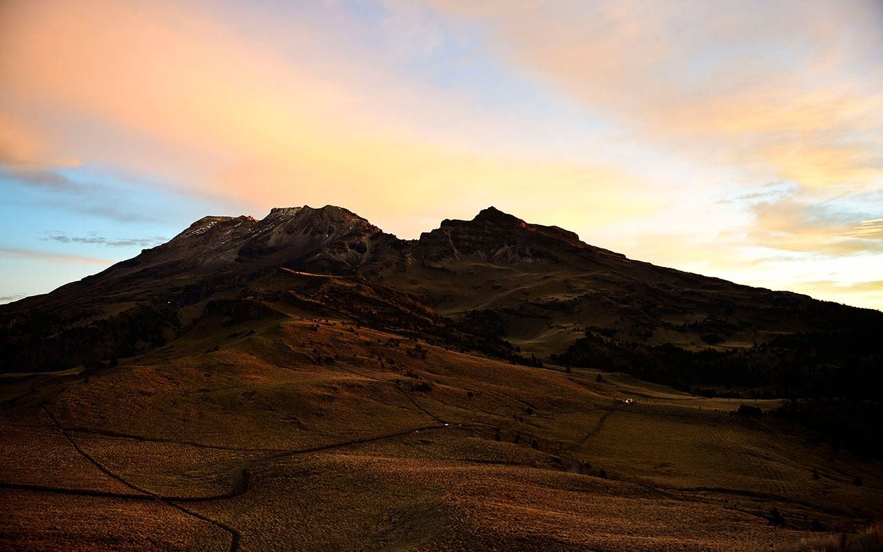 Iztaccihuatl-Volcano.jpg