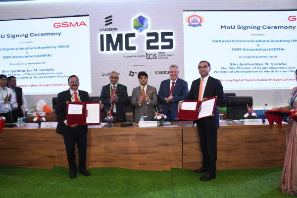 MoU-signing-exchange-folders-3.png