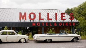 Mollies-Motel-Diner-Oxfordshire-drive-thru-image-from-Palm-PR-300x169.jpg