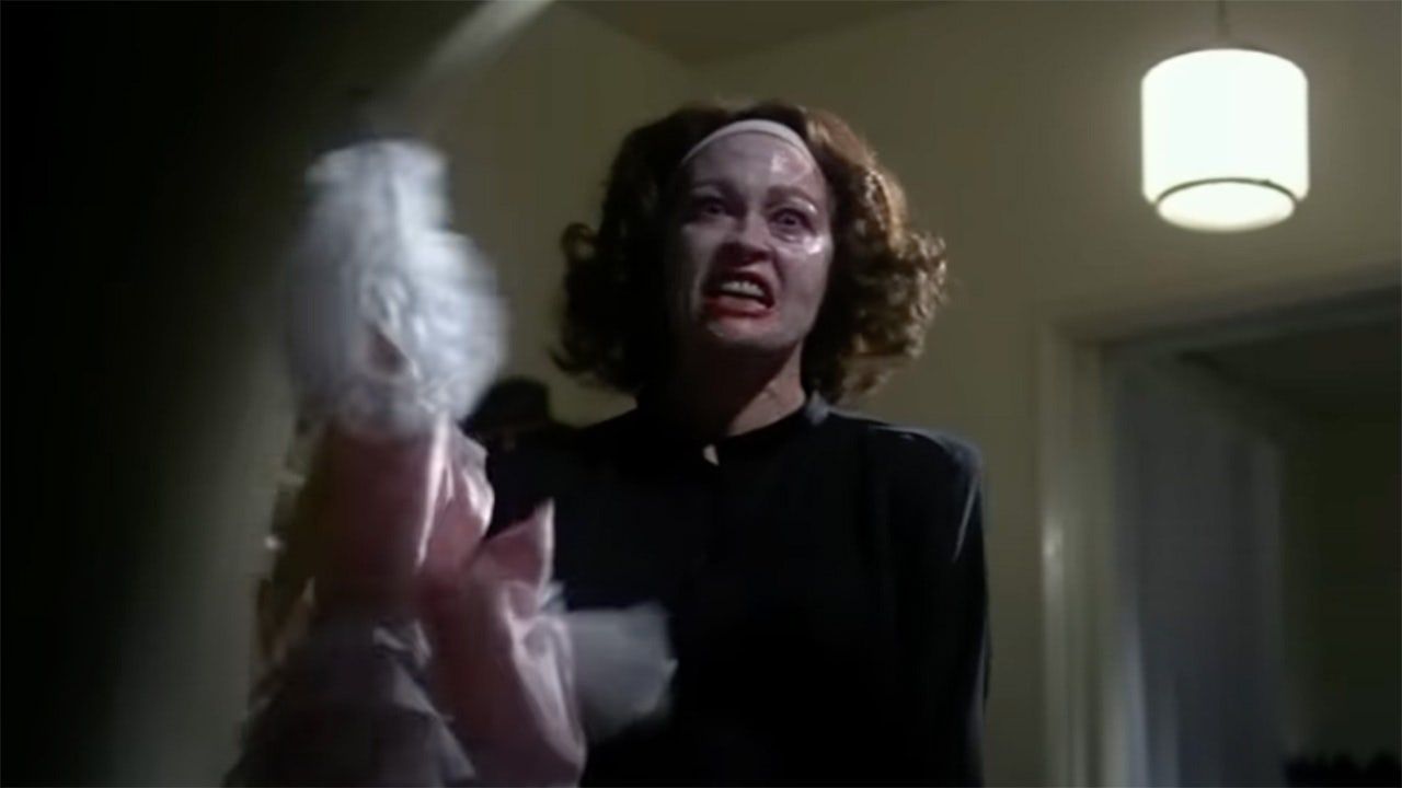 Mommie-Dearest-Faye-Dunaway_03.jpg