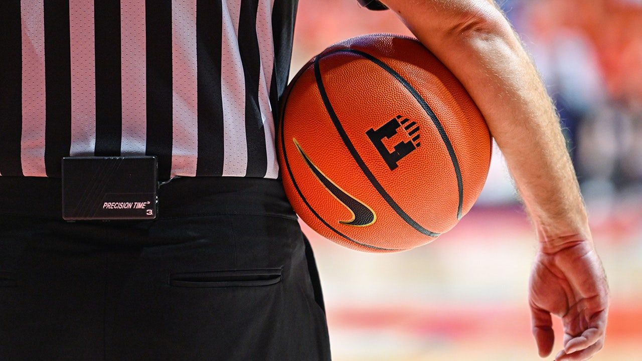 NCAA-referee.jpg