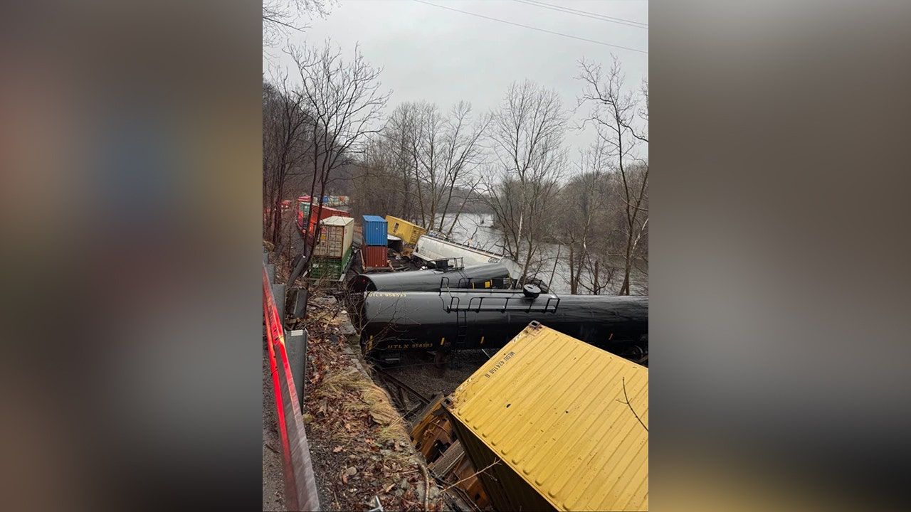 PA-train-derailment-3.jpg