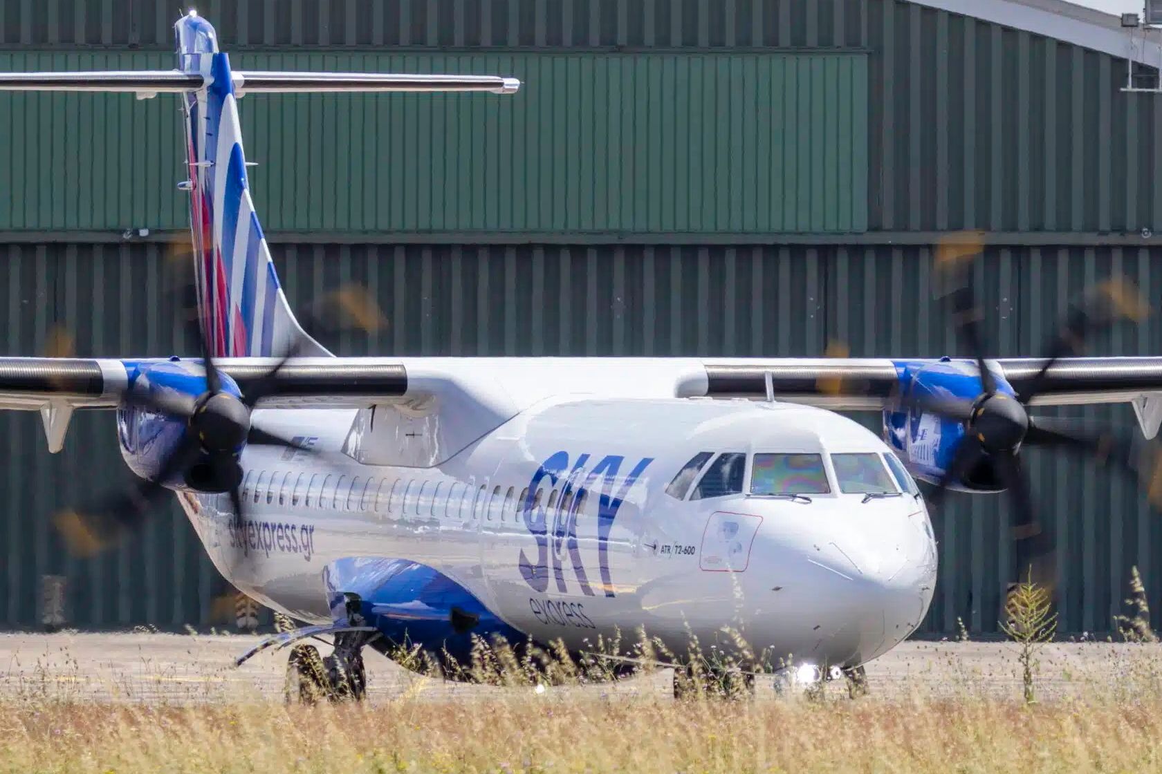 SKYExpressATR72600.jpg