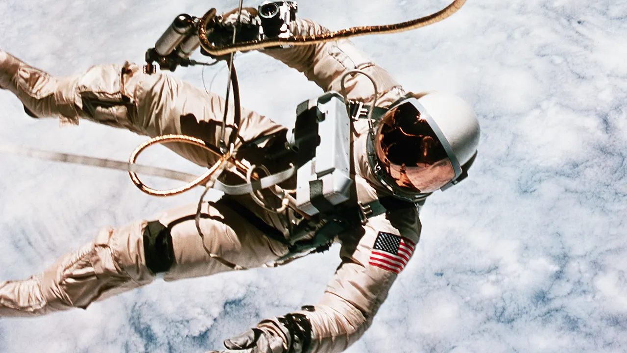 Spacewalk1965GettyCROP.jpg