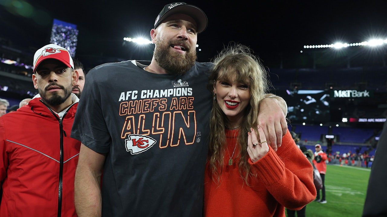 Taylor-Swift-Travis-Kelce-Kansas-City-Chiefs-NFL_12.jpg