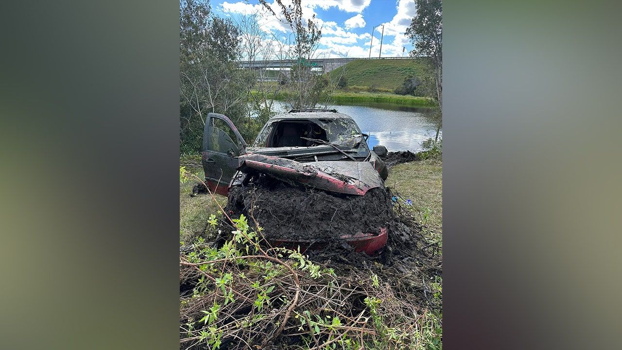 Unknown-body-found-inside-van-in-pond-near-Disney-World-2.jpg