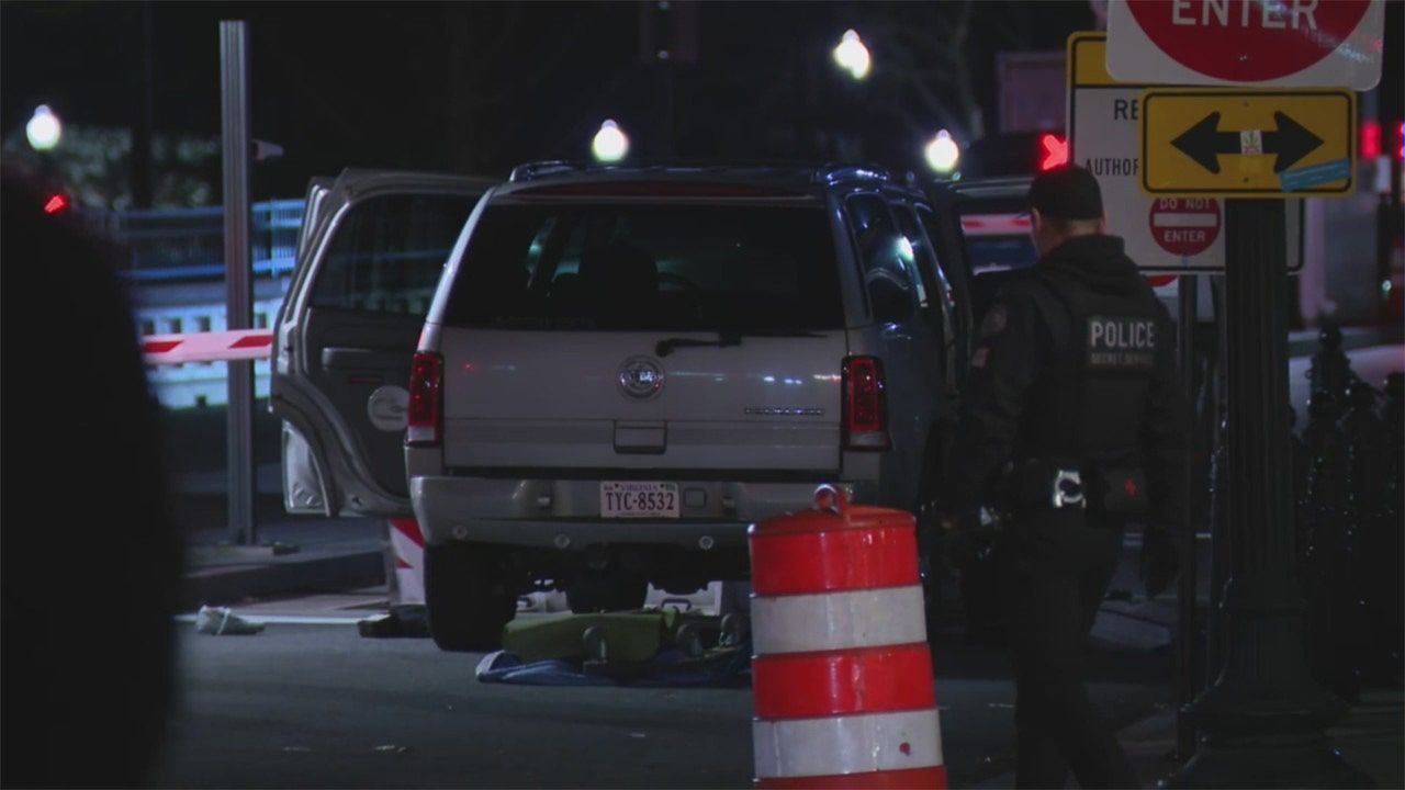 car-into-white-house-gate.jpg