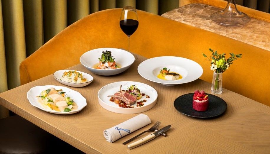 cathay-pacific-hong-kong-louise-collaboration-first-and-business-class-meals-menu.jpg