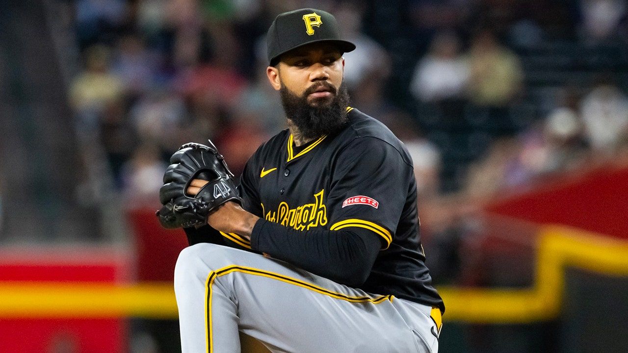 dennis-santana-pitches-3.jpg