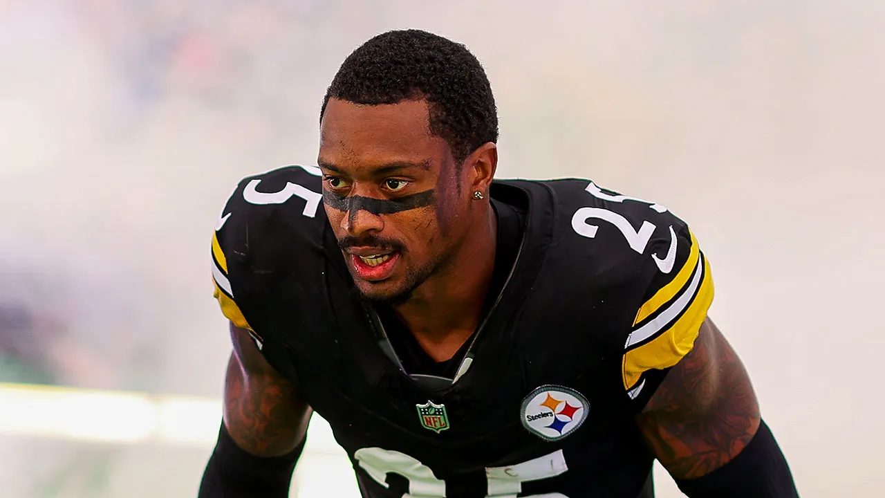 deshon-elliott-nfl-fine.jpg