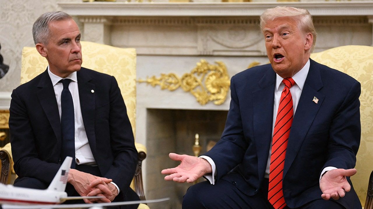 donald-trump-carney-oval-office.jpg