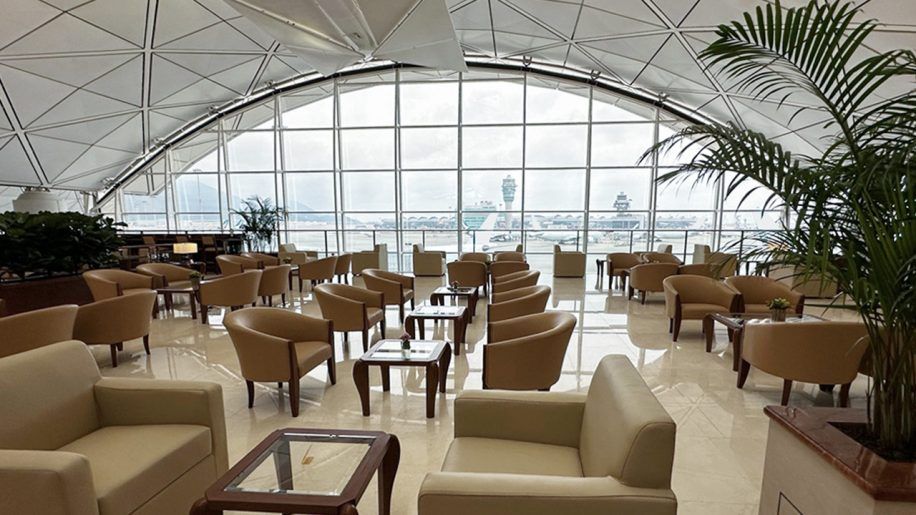 emiratesloungeathongkonginternationalairport-1-e1709718646745.jpg