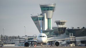 helsinki_airport_apron_and_runway_day_time_picture_7-1-e1721296961917-300x169.jpg