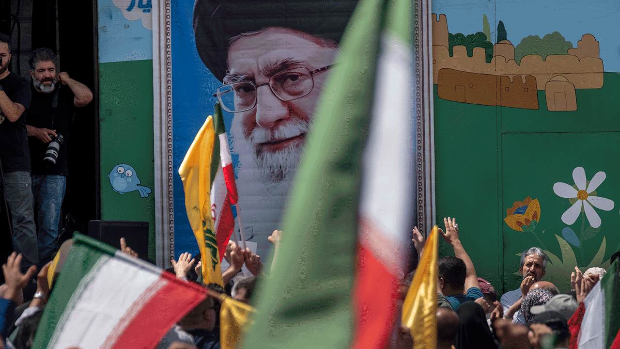 iran-ayatollah-demonstration-3.gif
