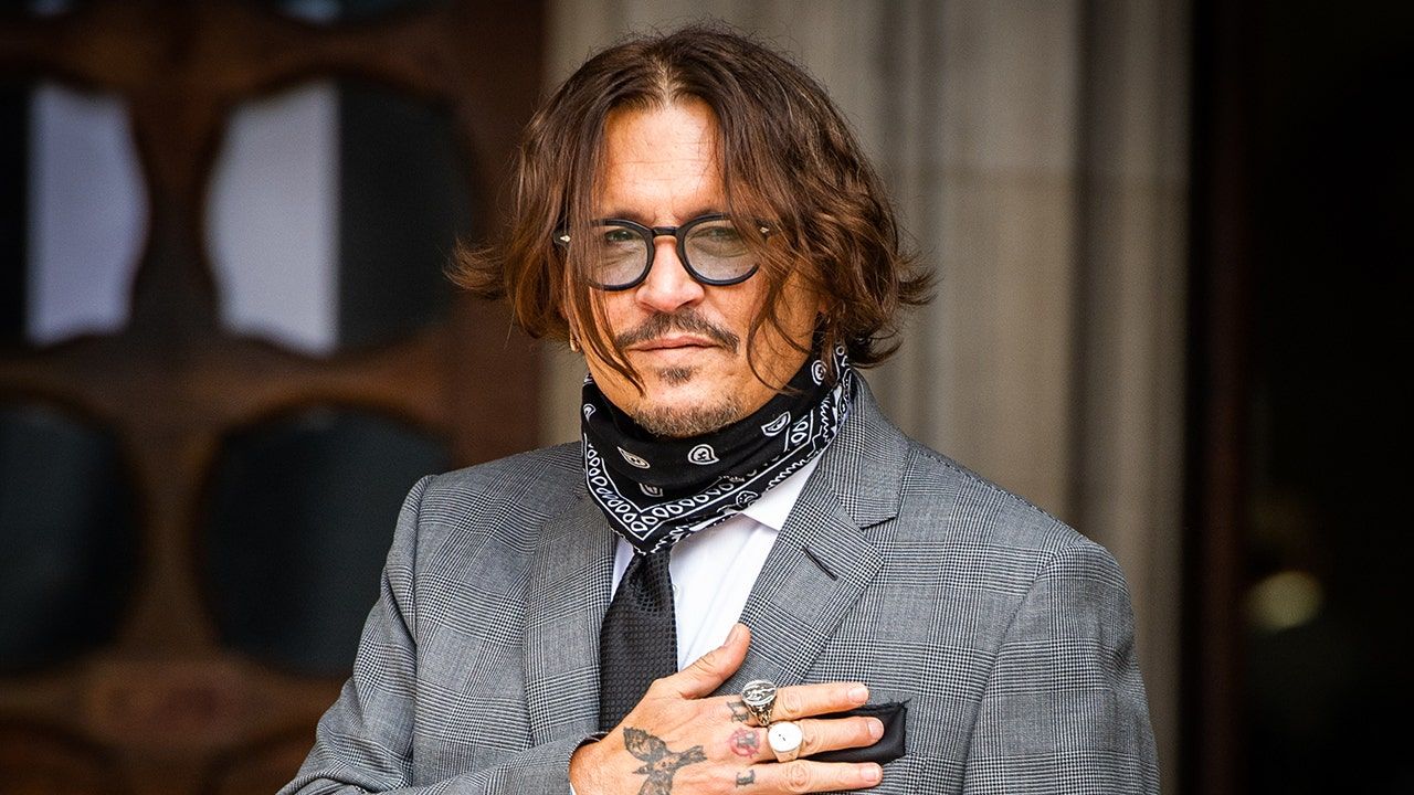 johnny-depp-suit.jpg