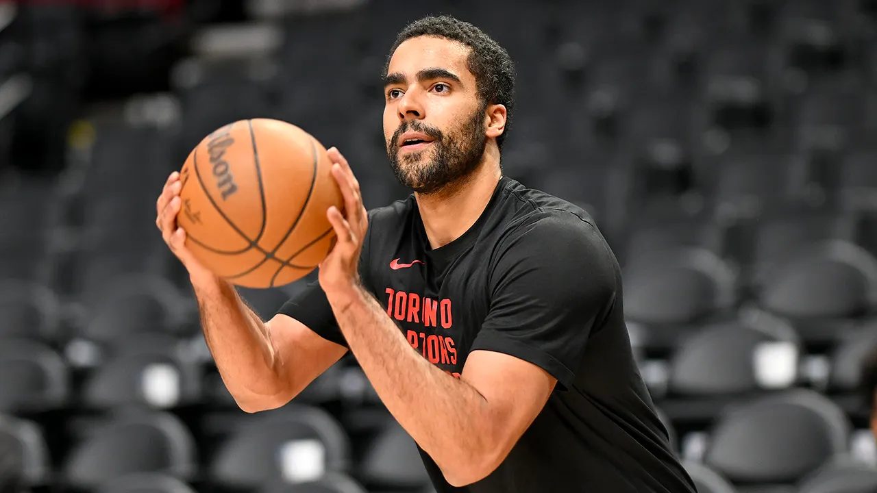 jontay-porter-warms-up-raptors.jpg