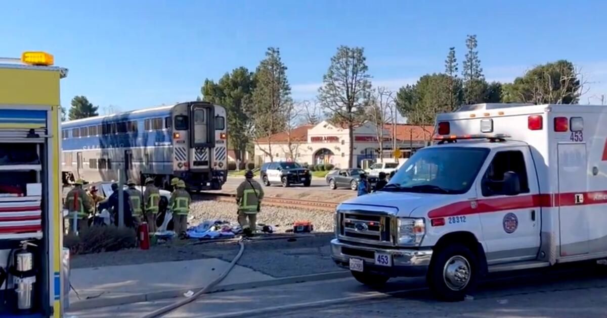 la-me-ventura-train-crash-001.jpg