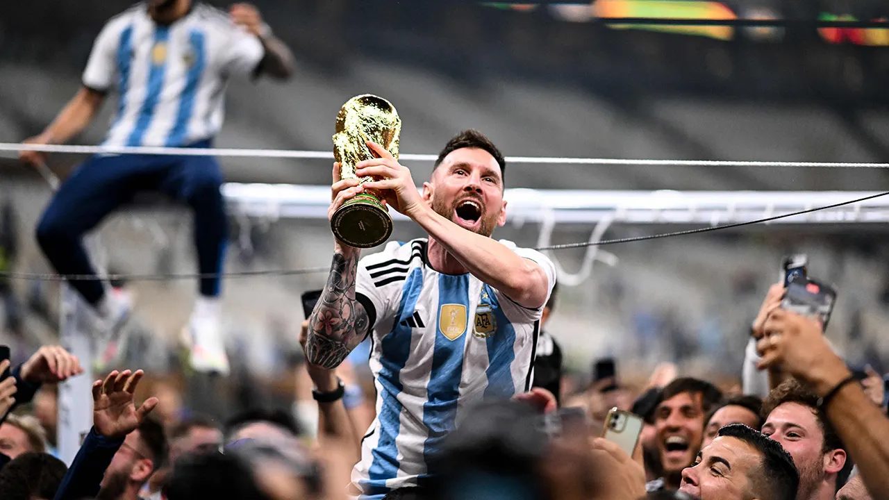 messi-trophy-12325.jpg