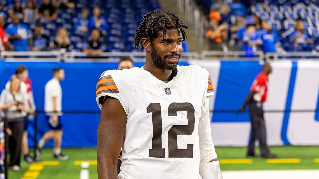 shedeur-sanders-looks-on-browns-lions.jpg